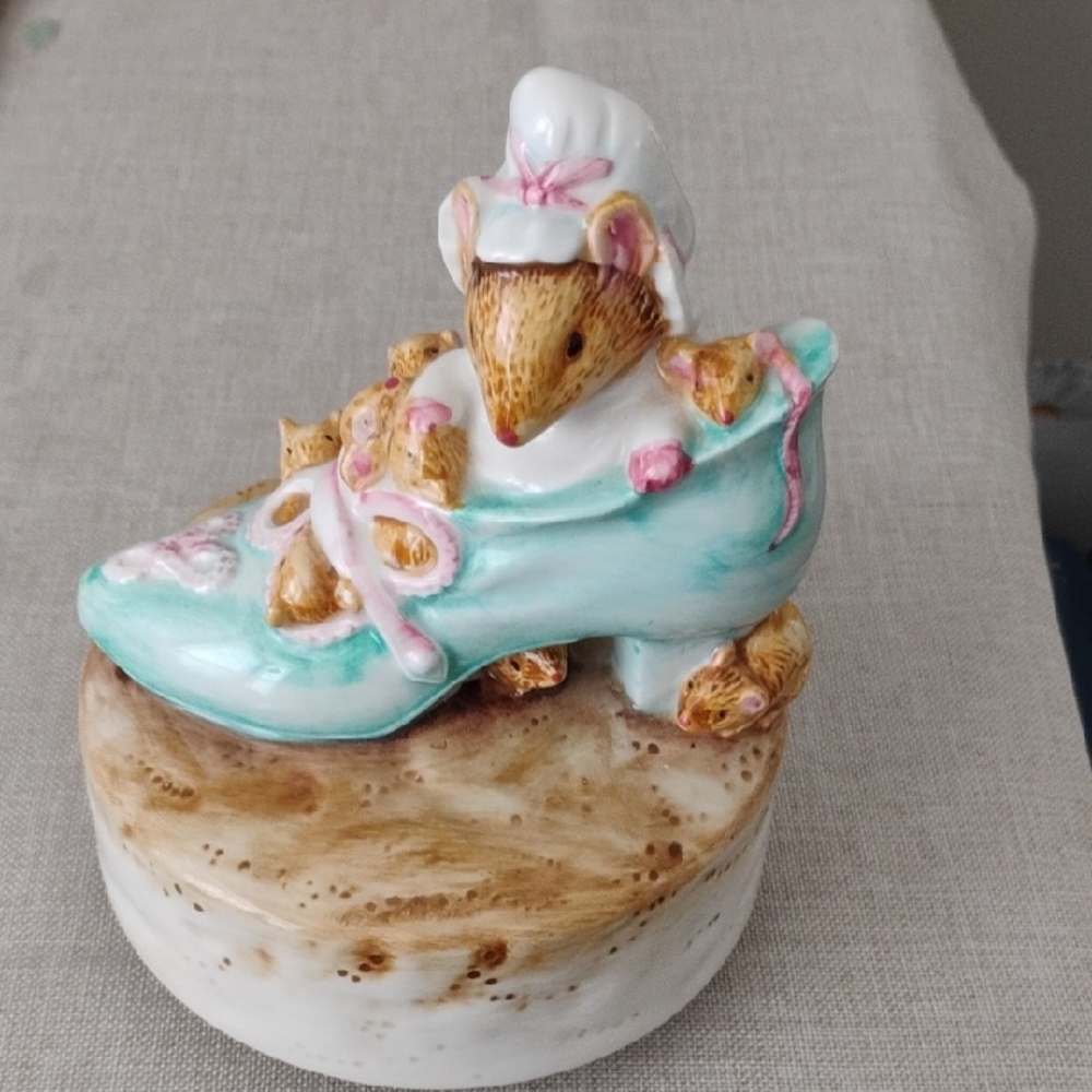 The Old Woman Who Lived In A Shoe By Beatriz Potter Music Box